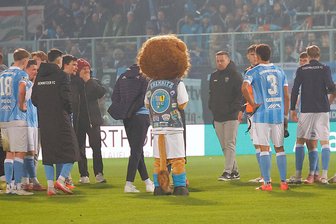 Kommentar zur Abschiedswelle beim Chemnitzer FC: Wer hält den schwarzen Peter in der Hand? - Nach der 0:2-Niederlage gegen Erzgebirge Aue herrschte beim Chemnitzer FC große Enttäuschung.