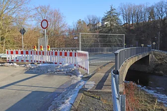 Kommentar zur Brückensperrung in Hohentanne: Tragfähige Lösung gesucht - Die Brücke über die Mulde bei Hohentanne nahe Freiberg ist nach wie vor gesperrt.