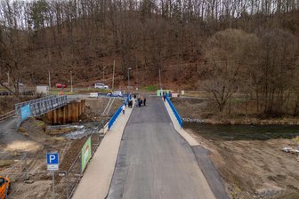 Kommentar zur erneuten Sperrung der Elsterbrücke in Barthmühle: Dilemma ohne Ansage - Im Dezember war die neue Elsterbrücke in Barthmühle eröffnet worden.