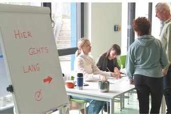 Kommentar zur Freiberger-OB-Wahl: Wer legt zu, wer tritt zurück? - Stimmabgabe für den neuen Oberbürgermeister in Freiberg im Wahllokal in der Zetkinschule.