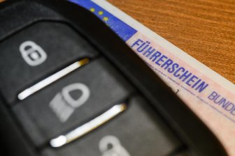 Kommentar zur Führerscheinreform: Mit mehr Flexibilität zur Fahrerlaubnis - Die Bundesregierung plant eine Führerscheinreform, damit es günstiger wird, eine Fahrerlaubnis zu erlangen.