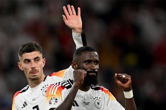 Kommentar zur Fußball-EM: Verdientes Weiterkommen des DFB-Teams – doch der Dusel muss ein Warnschuss sein - Kai Havertz (links) und Antonio Rüdiger jubeln nach dem Sieg. Beide gingen mit Herz und Leidenschaft voran.