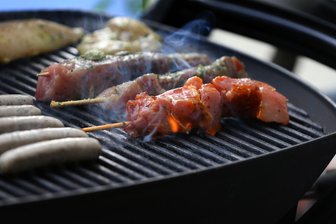 Kommentar zur Grillfest-Absage in Rochlitz: Was läuft schief im Netz? - Die Absage eines Grillfestes zu Himmelfahrt in Rochlitz (Symbolfoto) hat im Internet für Debatten gesorgt.