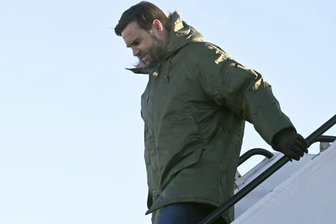 Kommentar zur Grönland-Reise von J.D. Vance: Nicht willkommen! - US-Vize-Präsident kommt auf dem US-Militärstützpunkt Pituffik auf Grönland an.