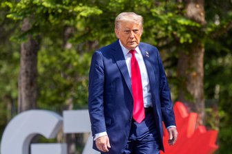Kommentar zur Iran-Politik Trumps: Ein Getriebener - US-Präsident Donald Trump fährt in der Iran-Politik einen Schlingerkurs.