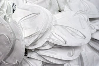 Kommentar zur Maskenaffäre: Selbstüberschätzung - Zu Beginn der Coronapandemie waren sie knapp: Schutzmasken. Deshalb wollte sie der damalige Gesundheitsminister Jens Spahn schnell und in großen Mengen beschaffen. Doch dabei machte er laut einem Untersuchungsbericht große Fehler.