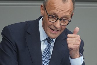 Kommentar zur Migrationsdebatte im Bundestag: Merz’ Tabubruch - Unionsfraktionschef Friedrich Merz spricht im Bundestag über seine Pläne zur Migrationspolitik