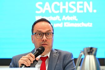 Kommentar zur Rückzahlung der Corona-Hilfen: Diese Aufregung war vermeidbar - Bei der Rückzahlung der Corona-Soforthilfen kommt Minister Dirk Panter (SPD) den Unternehmen ein Stück entgegen.