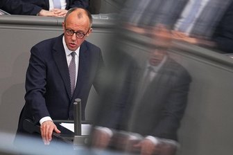 Kommentar zur Schuldenbremse: Ob der Zweck die Mittel heiligt, zeigt erst der Umgang mit dem Geld - CDU-Chef Friedrich Merz sprach sich am Dienstag in der Sondersitzung des alten Bundestages für die von Union, SPD und Grünen geplante Reform der Schuldenbremse aus.