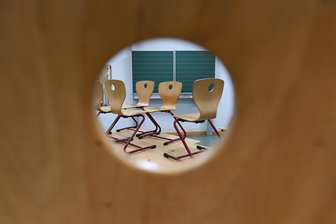 Kommentar zur Umverteilung der Schulsozialarbeit im Landkreis Zwickau: Wer schützt die, die unsere Zukunft sind? - Manche Schulen im Landkreis Zwickau verlieren ihre Sozialarbeiter. Das Thema macht ratlos.