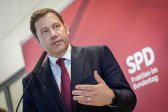Kommentar zur Wahl von Lars Klingbeil zum SPD-Fraktionschef: Eine strategisch kluge Entscheidung - Lars Klingbeil ist jetzt der mächtigste Mann in der Sozialdemokratie. Die SPD-Abgeordneten haben ihren Parteivorsitzenden auch zum Fraktionschef im neuen Bundestag gewählt