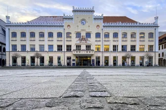 Kommentar: Zwickau nimmt erste Sparmaßnahmen zurück – Irrungen und Wirrungen - Zwickauer Rathaus: Drei Stunden Streit kosten 3300 Euro Sitzungsgeld.