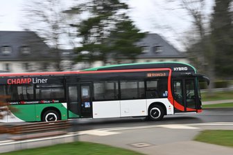 Kommt ein Anruf-Linienbus für Mühlau? - Die Buslinie 650 Penig-Mühlau-Hartmannsdorf-Chemnitz am Busdrehkreuz in Hartmannsdorf. Abgelegene Orte und Ortsteile werden aber von ihr nicht angefahren. Ein Anruf-Linienbus könnte künftig eine Lösung sein.