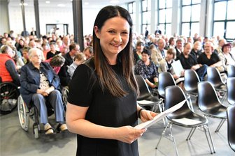 Kommunalwahl in Oederan: CDU stellt erstmals genauso viele Frauen wie Männer auf - Die CDU-Kreisvorsitzende und Oederaner Stadträtin Susan Leithoff bei der Jugendweihe im Wasserbau in Flöha.