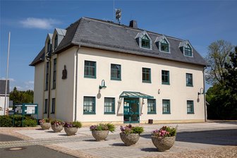 Kommunalwahl in Steinberg: Das sind die gewählten Gemeinderäte - Das Rathaus der Gemeinde Steinberg im Ortsteil Rothenkirchen. Die CDU behält im Gemeinderat eine knappe Mehrheit.