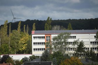 Kommunen um Chemnitz hadern mit der Wärmeplanung - Die Oberschule in Claußnitz wird von einer Biogasanlage des Landwirtschaftsbetriebes Multi-Agrar mit Wärme versorgt.