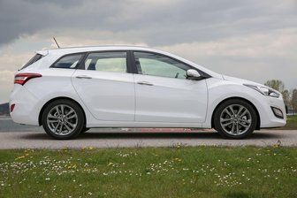 Kompakte Ernüchterung? Der Hyundai i30 - Geht in die Verlängerung: Den Golf-Gegner i30 gibt es auch als Kombi cw.