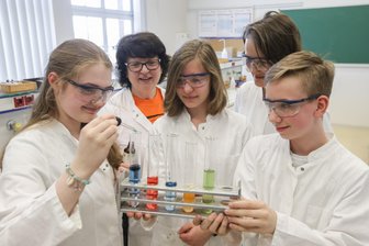 Kompetenzzentrum für begabte Schüler am Kepler-Gymnasium eröffnet - Durch die vertieft mathematisch-naturwissenschaftliche Ausbildung kann das Kepler-Gymnasium auf langjährige Erfahrungen bei der Entwicklung von begabten Schülern zurückgreifen.