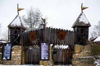 Kompletter Freizeitpark in der Sächsischen Schweiz zu verkaufen - Aus und vorbei: Die Tore bleiben geschlossen. Die Eigentümer wollen sich nun vom Erlebnispark "Steinreich" trennen.