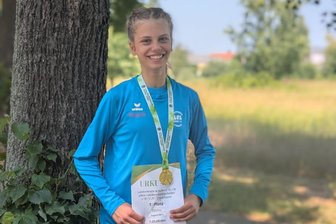 Kompletter Medaillensatz für Limbacher Läufer bei Landesmeisterschaften in Dresden - Titel erfolgreich verteidigt: Josephine Heine ist auch in diesem Jahr über die 2000-Meter-Distanz das schnellste Mädchen Sachsens in ihrer Altersklasse W 13.