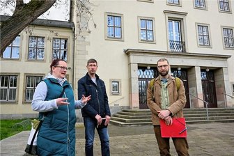 Kompromiss im Streit um Chemnitzer Schulen: Eltern überrascht - und nicht erfreut - Ihr Einsatz hat sich ausgezahlt: Doreen Lange, Gerd Liebe und Thomas Hübner (von links), Elternvertreter der Annen-Oberschule. Foto: Andreas Seidel.