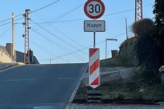 Kompromiss nach Petition: Tempo 30 an Kuppe - Tempo 30 auf der Alten Annaberger Straße in Schwarzenberg gilt jetzt zumindest im Bereich der Kuppe am Abzweig Freitaggut.