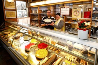 Konditorei Kretzschmar am Schlossplatz in Glauchau: Darum schließt das Traditions-Café - Sissy und Philipp Ullmann in der Konditorei, deren Torten weit über die Stadtgrenzen hinaus gefragt sind.