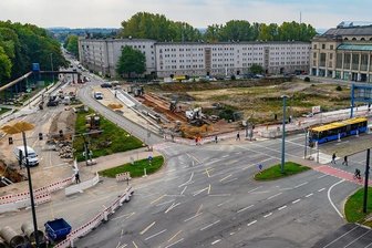 Kontaminiertes Erdreich auf Baustelle im Chemnitzer Zentrum gefunden - Im Kreuzungsbereich Bahnhofstraße/Zschopauer Straße werden neue Kanäle verlegt. Die Arbeiten mussten nun eingestellt werden, weil kontaminiertes Erdreich entdeckt wurde. 