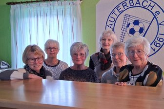 Kontinuität statt Wechsel: Ehemalige Wirtin Heidrun Jonas bleibt Vorsitzende der Lauterbacher Senioren - Heidrun Jonas (l.) steht an der Spitze des Seniorenclubs im Neukirchener Ortsteil Lauterbach.
