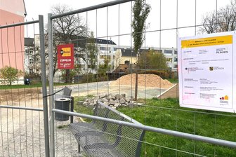 Kontrovers diskutierte Outdoor-Fitnessanlage im Plauener Stadtzentrum wird in Kürze fertiggestellt - Die Fundamente für die Calesthenics-Anlage an der Bergstraße sind bereits gesetzt.