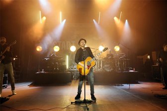 Kontroverse Diskussion: Fehlen die Stars beim Zwickauer Stadtfest? - Vor sechs Jahren war Johannes Oerding auf dem Zwickauer Stadtfest für Besucher noch gratis zu erleben. Nächste Woche wird der Popstar ein Konzert auf der ausverkauften Freilichtbühne geben.