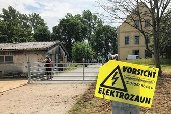 Kontroverse um Kanzleilehngut Halsbrücke: Umweltbildung statt „Königreich“-Ableger? - Beim Kanzleilehngut scheint der Gemeinde Halsbrücke nicht nur vor dem Weidezaun Vorsicht geboten. Der Landwirtschafts- und Pensionsbetrieb ist an einen Mittelsmann des sogenannten „Königreichs Deutschland“ verkauft worden.