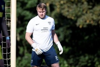 Konzentriert an die nächsten Hausaufgaben - Nachdenklich: BSC-Spielertrainer Rico Thomas, der in Panitzsch als Torhüter eine schwache Leistung seiner Vorderleute sehen musste. 
