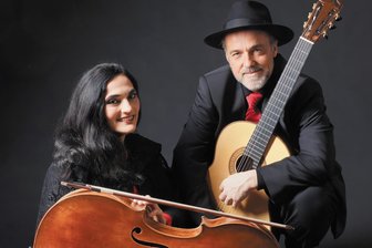 Konzert-Highlight zum Denkmaltag: Cello- und Gitarrenduo lässt Schloss Wolkenburg erklingen - Das Duo Burstein präsentiert in Wolkenburg Musik von Vivaldi.