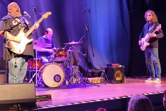 Konzert in Zwickau: Andreas Kümmert, der Joe Cocker aus Unterfranken - Andreas Kümmert mit Michael Germer an den Drums und Jochen Thoma am Bass.