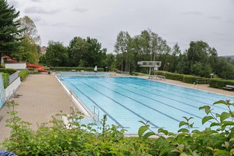 Konzert mit der Band Weimar im Freibad in Waldenburg: Stadt fordert vom Veranstalter ein Sicherheitskonzept - Blick ins Freibad in Waldenburg: Für das Konzert mit der Band Weimar soll ein Sicherheitskonzept erstellt werden.