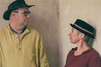 Konzert mit Live-Zeichnungen: „Goepel und Fly“ gastieren in Meeraner Galerie „Art In“ - Steffen Goepel und Petra „Fly“ Mittag gastieren am Sonntag in der Meeraner Galerie „Art In“.