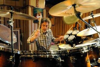 Konzert mit Simon Phillips abgesagt - Simon Phillips am Schlagzeug