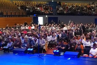 Konzertbesuche: Das ist zu beachten - Für das Bee-Gees-Musical "Massachussetts", das am Sonntag in der Stadthalle zu erleben war, hätten mehr Tickets verkauft werden können. Doch eine höhere Auslastung lassen die Hygieneregeln derzeit nicht zu.