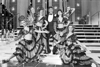 Konzerte, Kabarett und Fernsehshows: Welche Stars die Chemnitzer Stadthalle in 50 Jahren geprägt haben - Bei einer Fernsehshow, die im November 1990 in der Stadthalle aufgezeichnet wurde, war der Sänger Roy Black zu Gast.