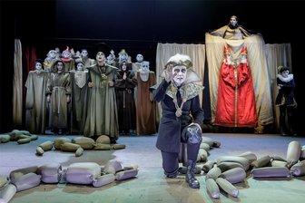 Konzerte, Komik, Kometen und ein Kobold: Unsere Ausgehtipps für Westsachsen am Wochenende - Shakespeares Schauspiel „Richard III.“ in der Regie von Generalintendant Dirk Löschner erlebt am Freitagabend im Gewandhaus seine Zwickau-Premiere. Noch sind Tickets erhältlich.