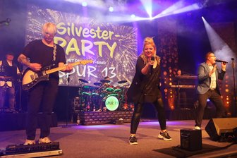 Konzerte, Shows und mehr: Diese Silvesterpartys locken zum Jahreswechsel im Vogtland - Die Partyband Spur 13 sorgt in der Festhalle Plauen für die richtige Stimmung zum Jahreswechsel.