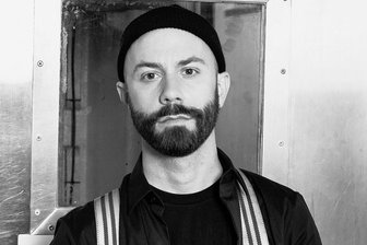 Konzertfreuden nach Corona: Woodkid in Berlin - Der französische Kultmusiker und Videoregisseur Yoann Lemoine ist Woodkid.