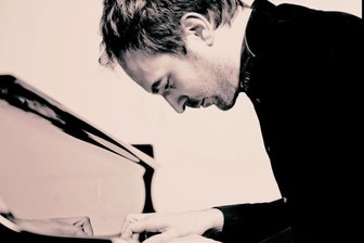 Konzertpianist vor Auftritt in Chemnitz im Gespräch: Was Ravel mit Mozart verbindet - Der Pianist Herbert Schuch gastiert am Mittwoch und Donnerstag in Chemnitz.