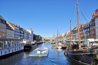 Kopenhagen belohnt Zuganreise und Müllsammeln bald dauerhaft - Nachhaltiger Urlaub soll belohnt werden: In Kopenhagen gibt’s Vergünstigungen für "gute Taten" wie Zuganreise oder Müllsammeln.