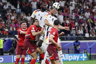 Kopfball hinein ins Fußballglück: Füllkrug rettet Gruppensieg gegen die Schweiz - Niclas Füllkrug kommt von der Bank, springt nach einer Flanke von David Raum am höchsten und erzielt den wichtigen Ausgleichstreffer zum 1:1 spät in der Nachspielzeit.