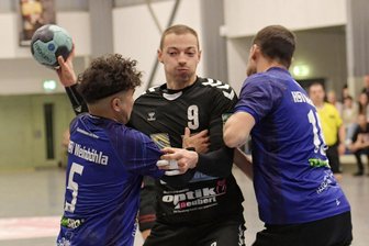 Kopflose Schlussphase kostet Zwönitzer Handballer den möglichen Sieg - Nico Langer – hier gegen Weinböhla – zählte in Cunewalde zu den stärksten Zwönitzern und hielt die Abwehr dicht.