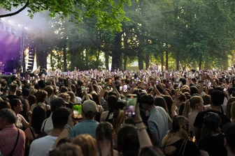 Kosmos 2025: So viele Besucher waren da - Bei dem Konzert von Nura war richtig viel los.