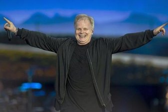 Kosmos Chemnitz: Extra-Nachtzug ins Vogtland - Herbert Grönemeyer ist ein Musiker, der die Bühne auch nutzt, um politische Botschaften auszusenden. Am 4. Juli wird er in Chemnitz sein.