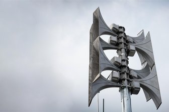 Kosten, Standorte, Pannen: Aufbau des digitalen Sirenennetzes im Vogtland voller Überraschungen - So sehen sie heute aus: Digitale Sirenenanlagen ermöglichen zielgerichtet Textdurchsagen und funktionieren dank Akkus auch dann noch, wenn das Stromnetz ausgefallen ist. Der Vogtlandkreis steht vor einem Beschluss, 20 weitere Sirenenanlagen zu erwerben und zu installieren.